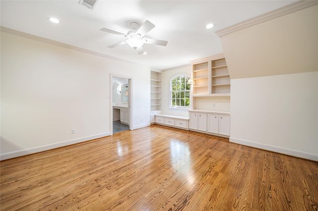 2 Soldiers Creek Circle, Hunters Creek Village, TX 77024