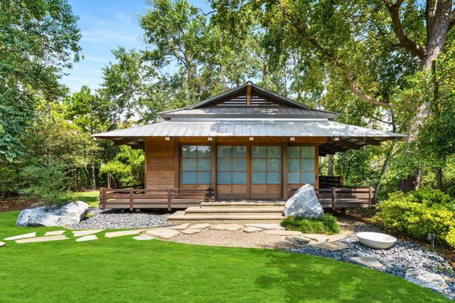 2 Soldiers Creek Circle, Hunters Creek Village, TX 77024