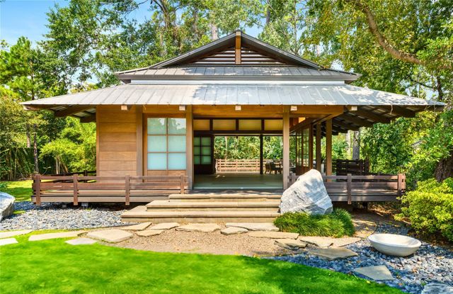 2 Soldiers Creek Circle, Hunters Creek Village, TX 77024