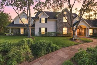 2 Soldiers Creek Circle, Hunters Creek Village, TX 77024