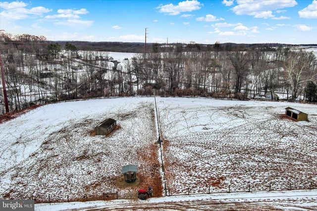 8272 WOODBINE RD, Airville, PA 17302