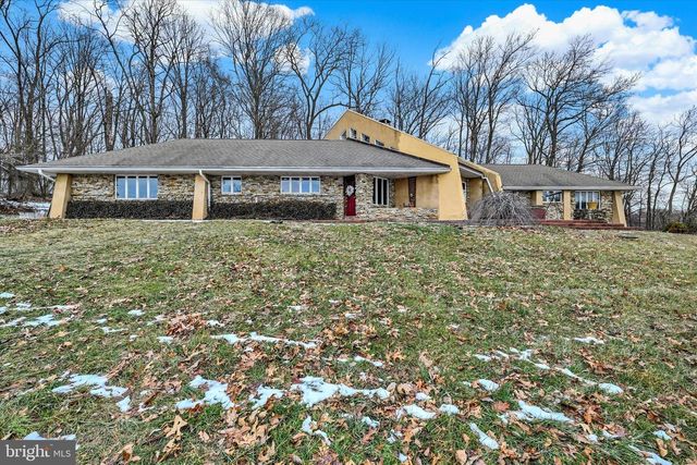 8272 WOODBINE RD, Airville, PA 17302