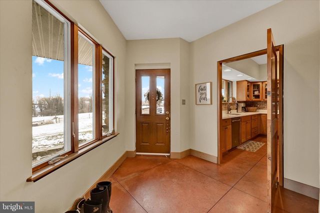 8272 WOODBINE RD, Airville, PA 17302