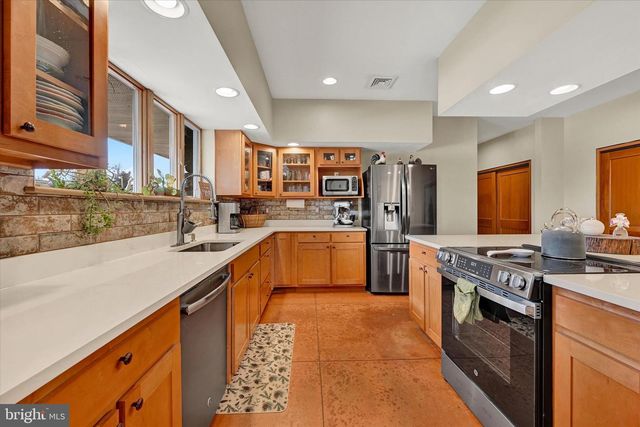 8272 WOODBINE RD, Airville, PA 17302