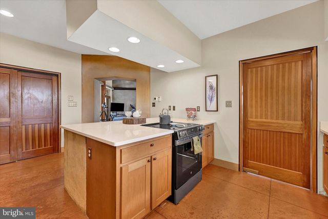 8272 WOODBINE RD, Airville, PA 17302