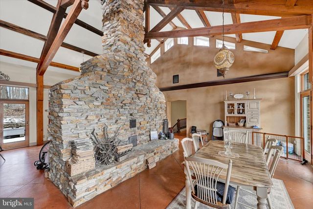 8272 WOODBINE RD, Airville, PA 17302