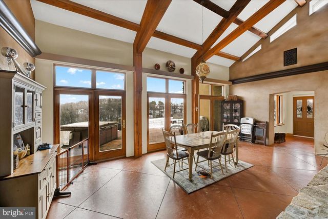 8272 WOODBINE RD, Airville, PA 17302