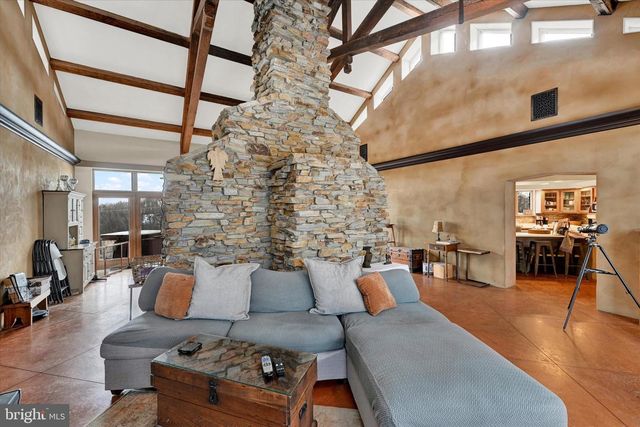 8272 WOODBINE RD, Airville, PA 17302