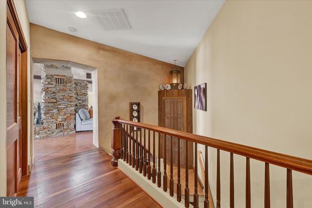 8272 WOODBINE RD, Airville, PA 17302