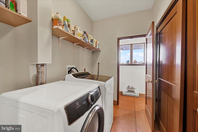 8272 WOODBINE RD, Airville, PA 17302