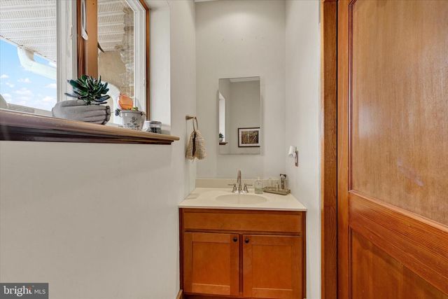 8272 WOODBINE RD, Airville, PA 17302