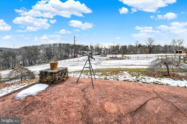 8272 WOODBINE RD, Airville, PA 17302