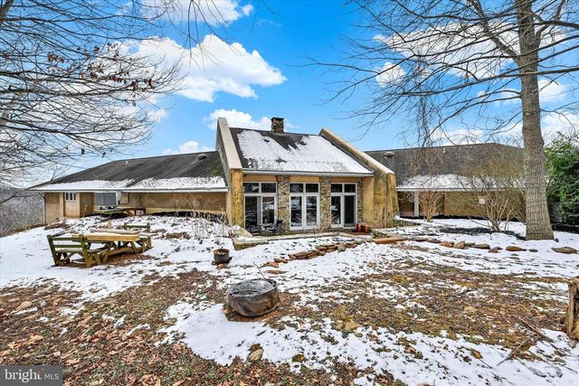 8272 WOODBINE RD, Airville, PA 17302