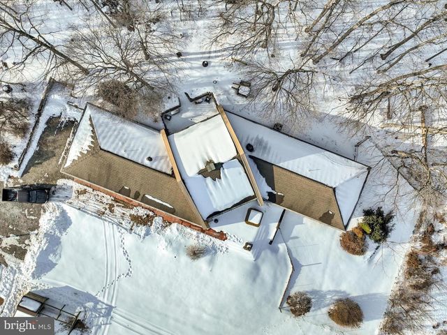 8272 WOODBINE RD, Airville, PA 17302