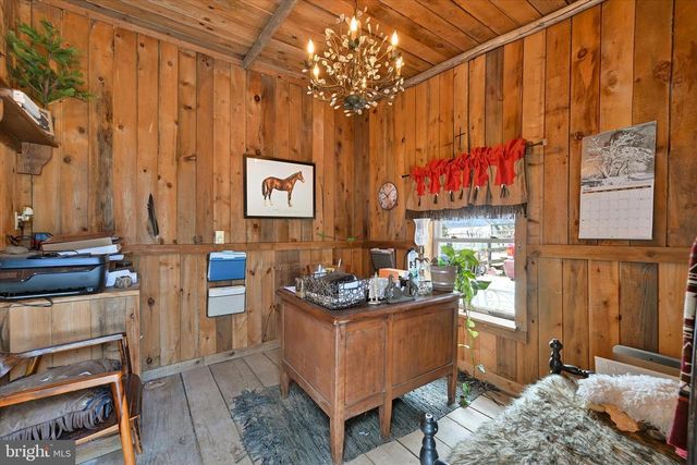 8272 WOODBINE RD, Airville, PA 17302