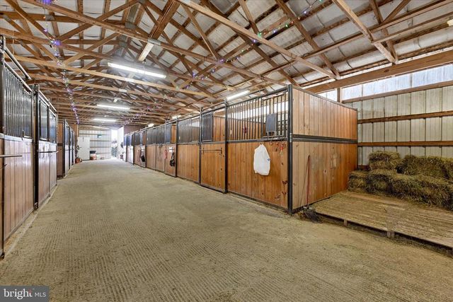 8272 WOODBINE RD, Airville, PA 17302