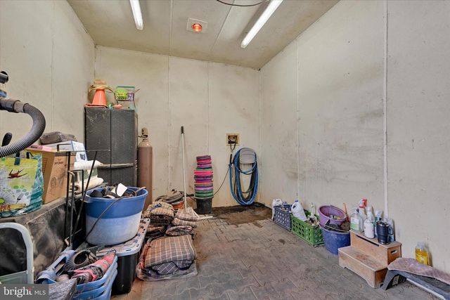 8272 WOODBINE RD, Airville, PA 17302