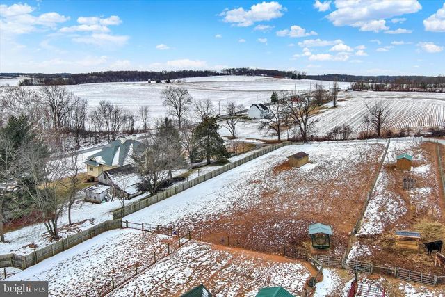 8272 WOODBINE RD, Airville, PA 17302