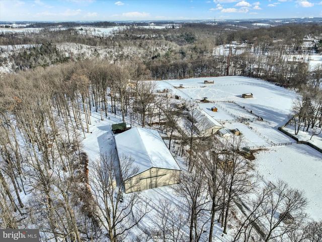 8272 WOODBINE RD, Airville, PA 17302