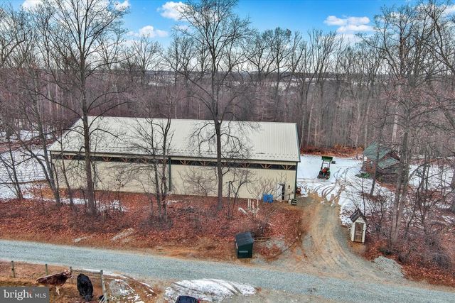 8272 WOODBINE RD, Airville, PA 17302