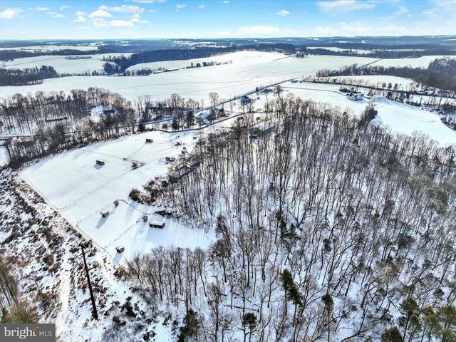 8272 WOODBINE RD, Airville, PA 17302