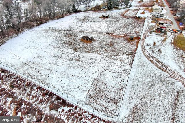 8272 WOODBINE RD, Airville, PA 17302