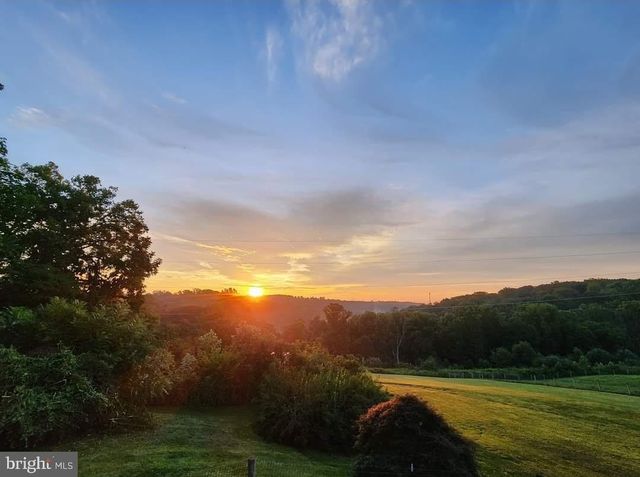 8272 WOODBINE RD, Airville, PA 17302