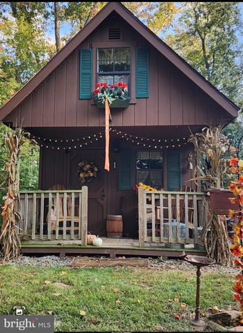 8272 WOODBINE RD, Airville, PA 17302