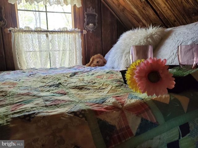 8272 WOODBINE RD, Airville, PA 17302