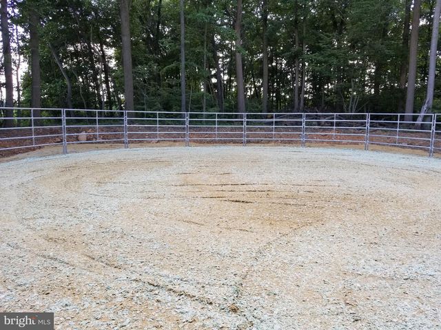 8272 WOODBINE RD, Airville, PA 17302