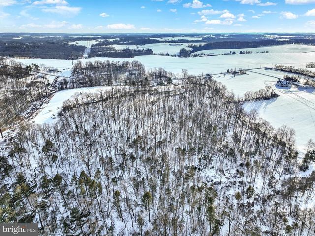 8272 WOODBINE RD, Airville, PA 17302