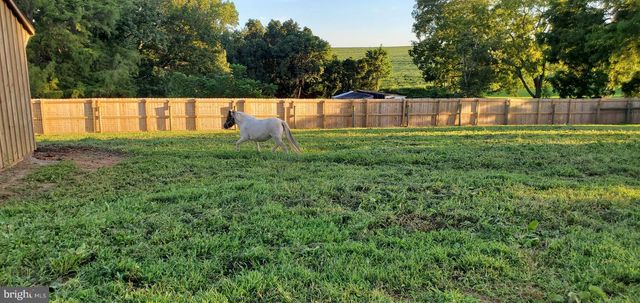 8272 WOODBINE RD, Airville, PA 17302