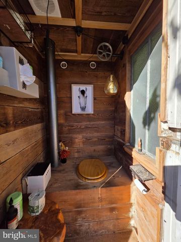 8272 WOODBINE RD, Airville, PA 17302