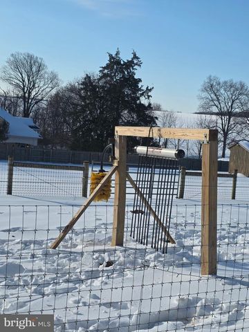 8272 WOODBINE RD, Airville, PA 17302