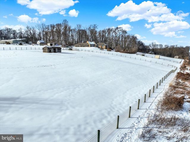 8272 WOODBINE RD, Airville, PA 17302