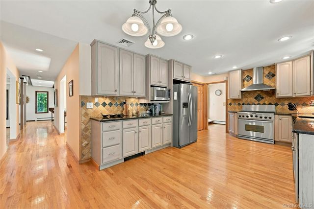 5 Dock Court, Port Jefferson, NY 11777