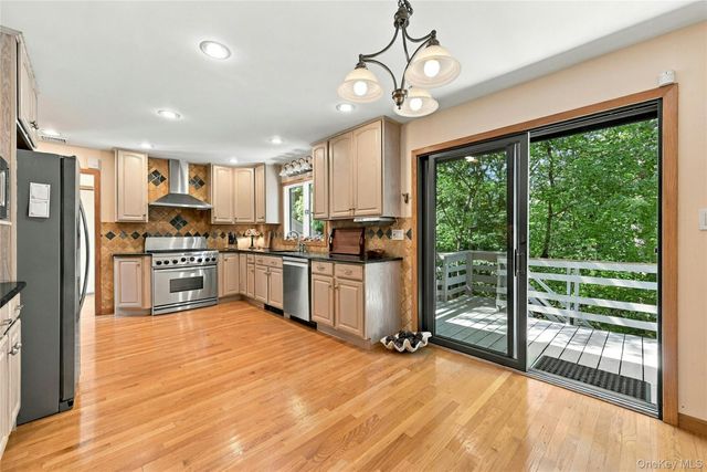 5 Dock Court, Port Jefferson, NY 11777