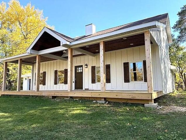 231 Lincoln Hills Drive, Valparaiso, IN 46385