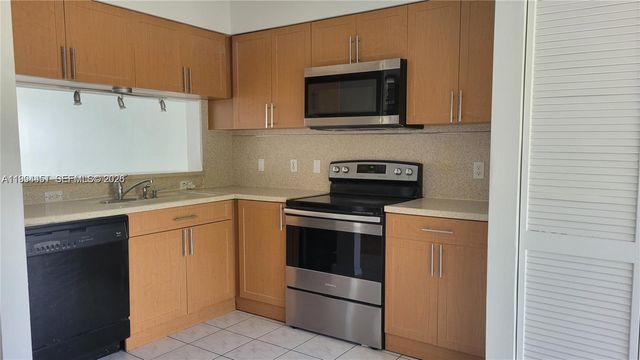 16731 Hemingway Dr, Weston, FL 33326