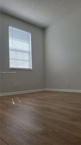 16731 Hemingway Dr, Weston, FL 33326