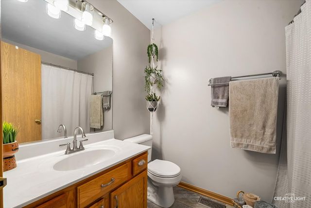 176 Presidential Boulevard, Oswego, IL 60543