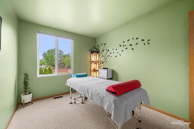 176 Presidential Boulevard, Oswego, IL 60543