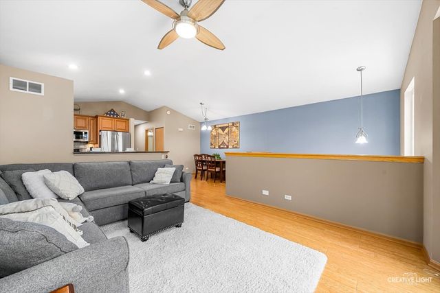 176 Presidential Boulevard, Oswego, IL 60543
