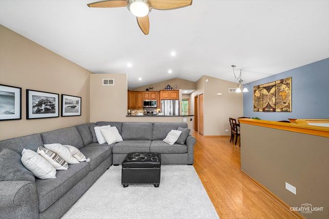 176 Presidential Boulevard, Oswego, IL 60543