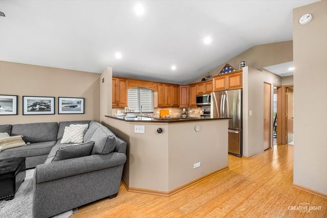 176 Presidential Boulevard, Oswego, IL 60543