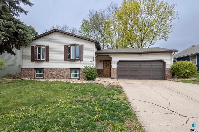 5004 W 49th St Street, Sioux Falls, SD 57106
