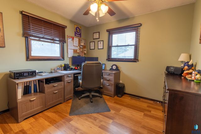 5004 W 49th St Street, Sioux Falls, SD 57106