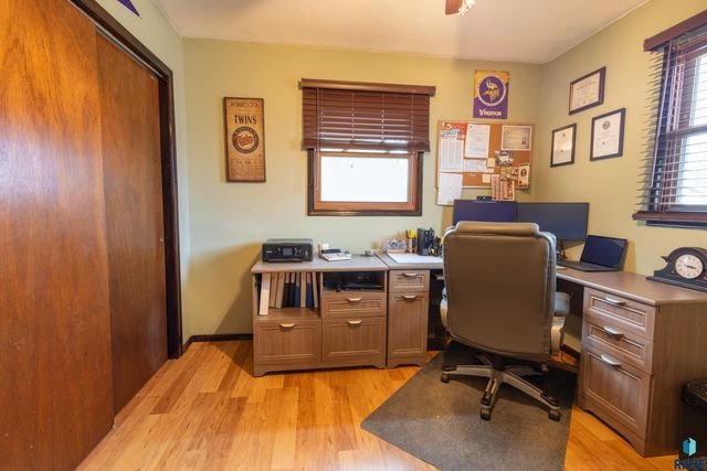 5004 W 49th St Street, Sioux Falls, SD 57106