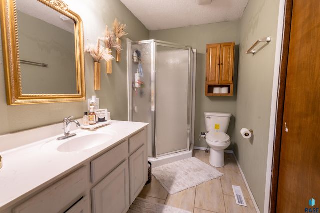 5004 W 49th St Street, Sioux Falls, SD 57106