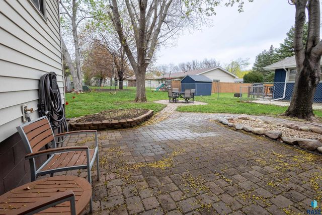 5004 W 49th St Street, Sioux Falls, SD 57106
